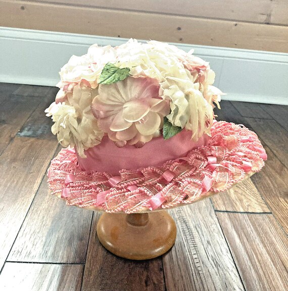 Vintage 1960s pink straw hat with flowers bubble h