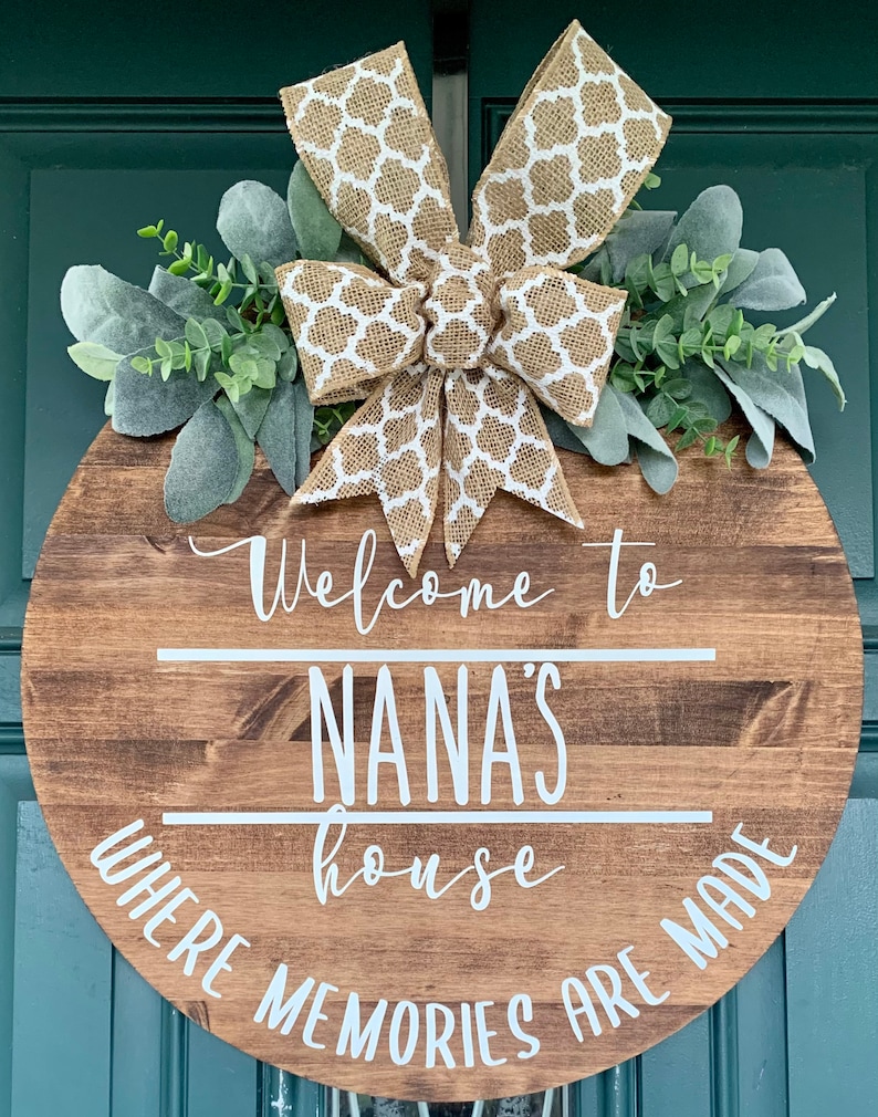 circle door hanger made from high-quality material print the phrase "welcome to", and your own message is the best gift for grandma