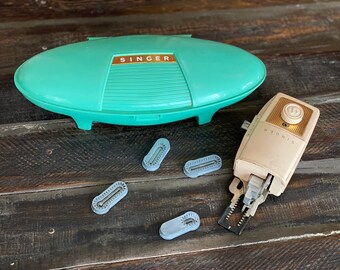 Vintage Singer Buttonholer Attachment | Retro Green Case, Sewing Templates