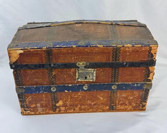 Vintage Small Steamer Trunk, Tabletop Trunk with Wood Insert | Rustic Antiques, Trunk/ Cabin Decor
