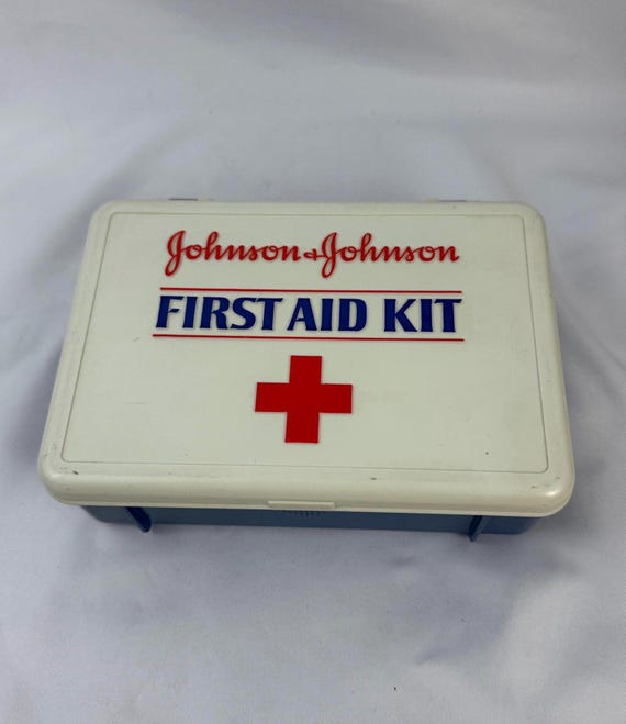 JOHNSON&JOHNSON FIRST AID缶　救急箱 Vintage Johnson & Johnson First Aid Kit | Plastic Personal Medical