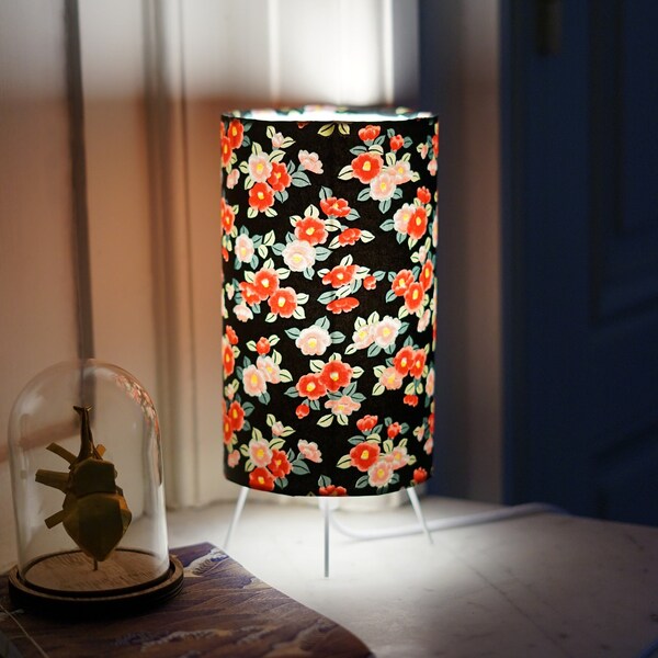 Lampe sur pieds en papier japonais avec interrupteur - Fabriquée à la main - Papier Yuzen Washi Chiyogami - Lampes fleurs, grues, Japon