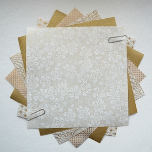 Set of 6 sheets of traditional Japanese Washi Chiyogami paper for origami folding - Chamomile - 14 x 14 cm - Yuzen paper kit - White and gold