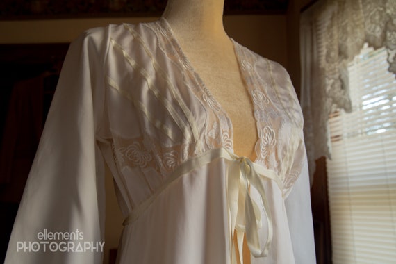 Vintage lingerie gown w/ bishop sleeves & floor le