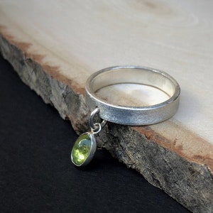 Ring with Charm, Dangle Ring, Gemstone Ring for Women, Peridot Silver Ring, Charm Ring, Boho Silver Ring, Brushed Ring, Green Gemstone Ring