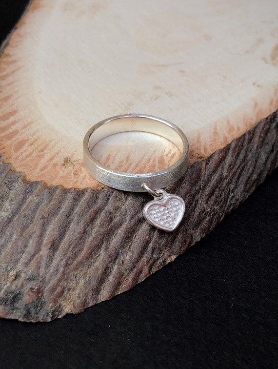 Silver ring with dangling deals heart