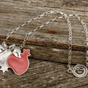 Granatapfel Halskette, Fruchtbarkeit Halskette, Jüdischer Schmuck für Frauen, Rot Silber Anhänger Halskette, Bat Mitzvah Geschenk, Jejuda Halskette, Einzigartig