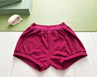 Burgunderfarbene Iyengar-Yoga-Shorts aus Bio-Baumwolle für Damen und Herren im Pune-Stil