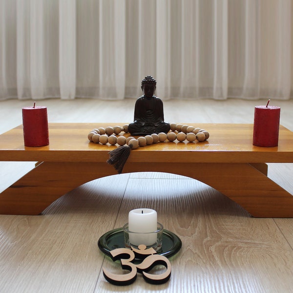 Puja-Tisch. Meditationsschrein. Gebetstisch. Meditationsaltar. Teetisch. Buddhistischer Altar. Japanischer Tisch. Zen-Altar. Altäre. Schreine