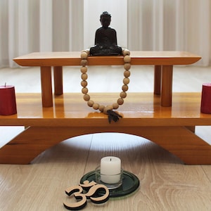 Mesa de Puja. Santuário de meditação. Mesa de oração. Altar de meditação. Mesa de chá. Altar budista. Mesa japonesa. Altar zen. Altares. Santuários