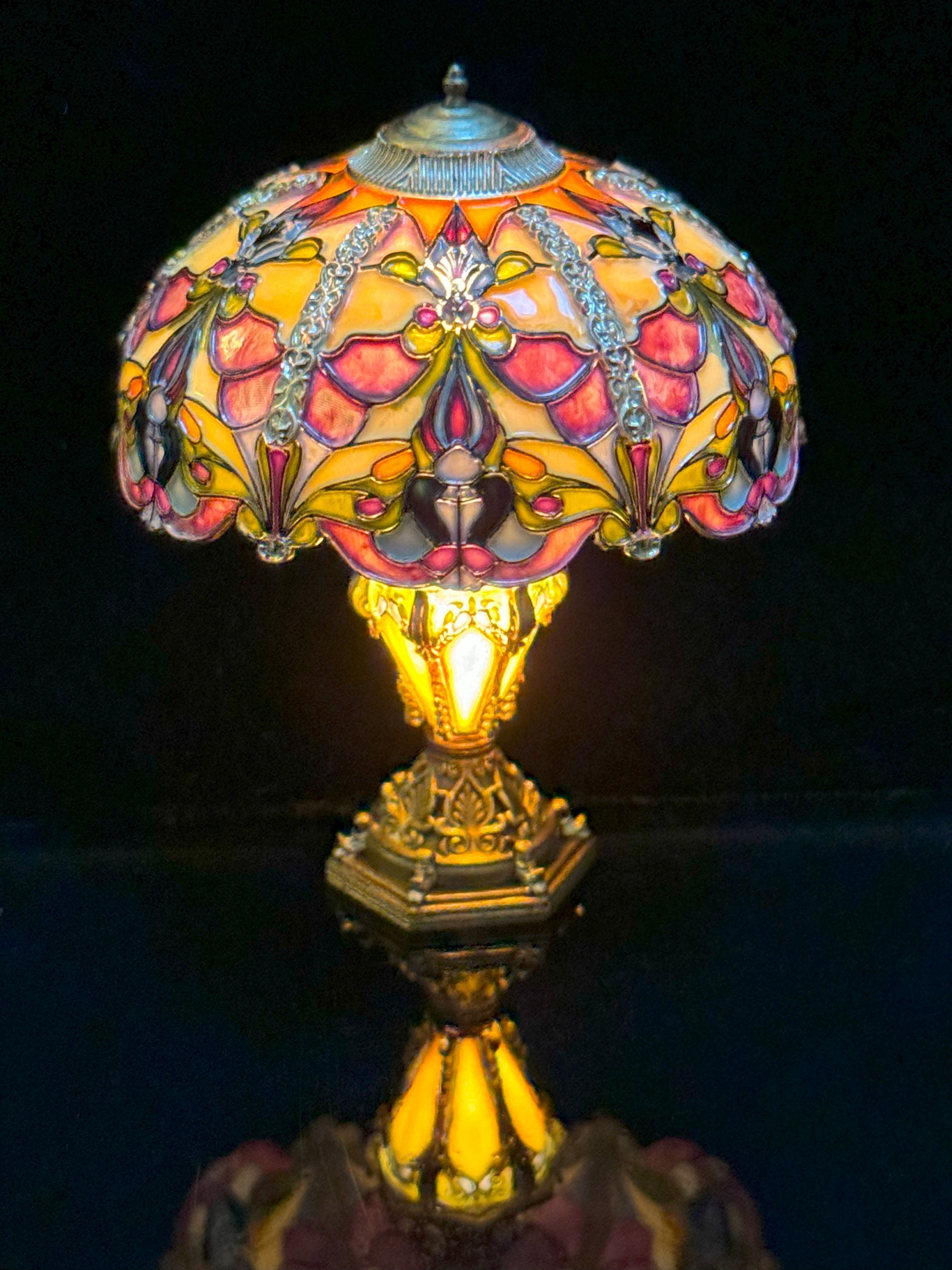 ティファニースタイルテーブルランプ電気スタンドガラスランプ オウム