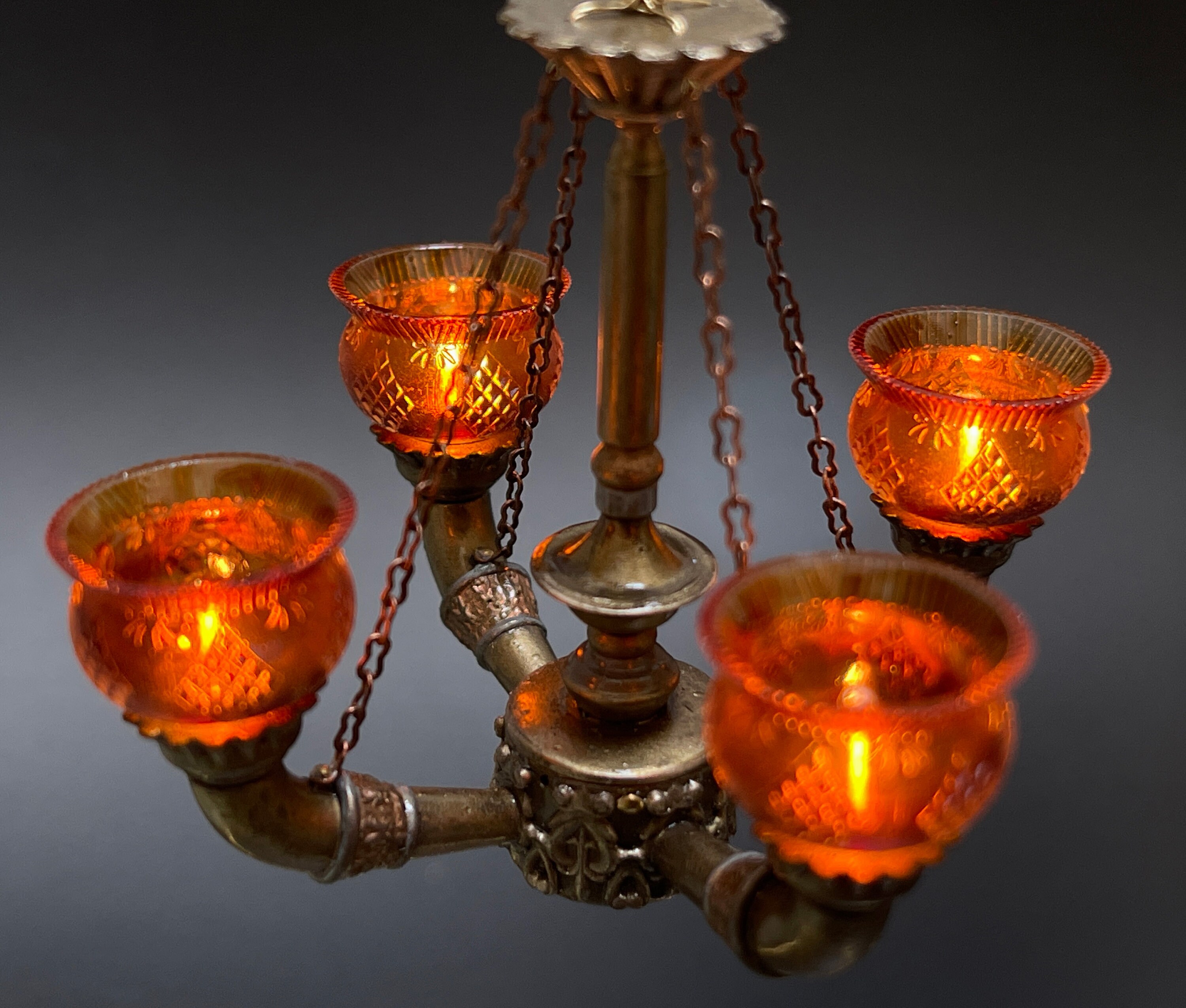 Lampadario In Miniatura Per Case Delle Bambole - Realistico In Lega, Scala 1:12, Colore Rosso