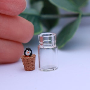 Micro pingüino, pingüino de arcilla polimérica, miniaturas dentro de un frasco de vidrio, amante de los pingüinos, loca pingüina, regalo de cumpleaños para mamá, mejor amiga