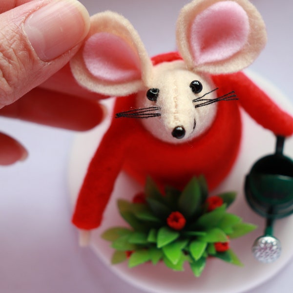 Cake Topper, Felt mouse ornament, Gift for Nan, Gift for gardener, Gift for rat mum, Animal lover, Cute mice, Gift for vegans, Birthday gift