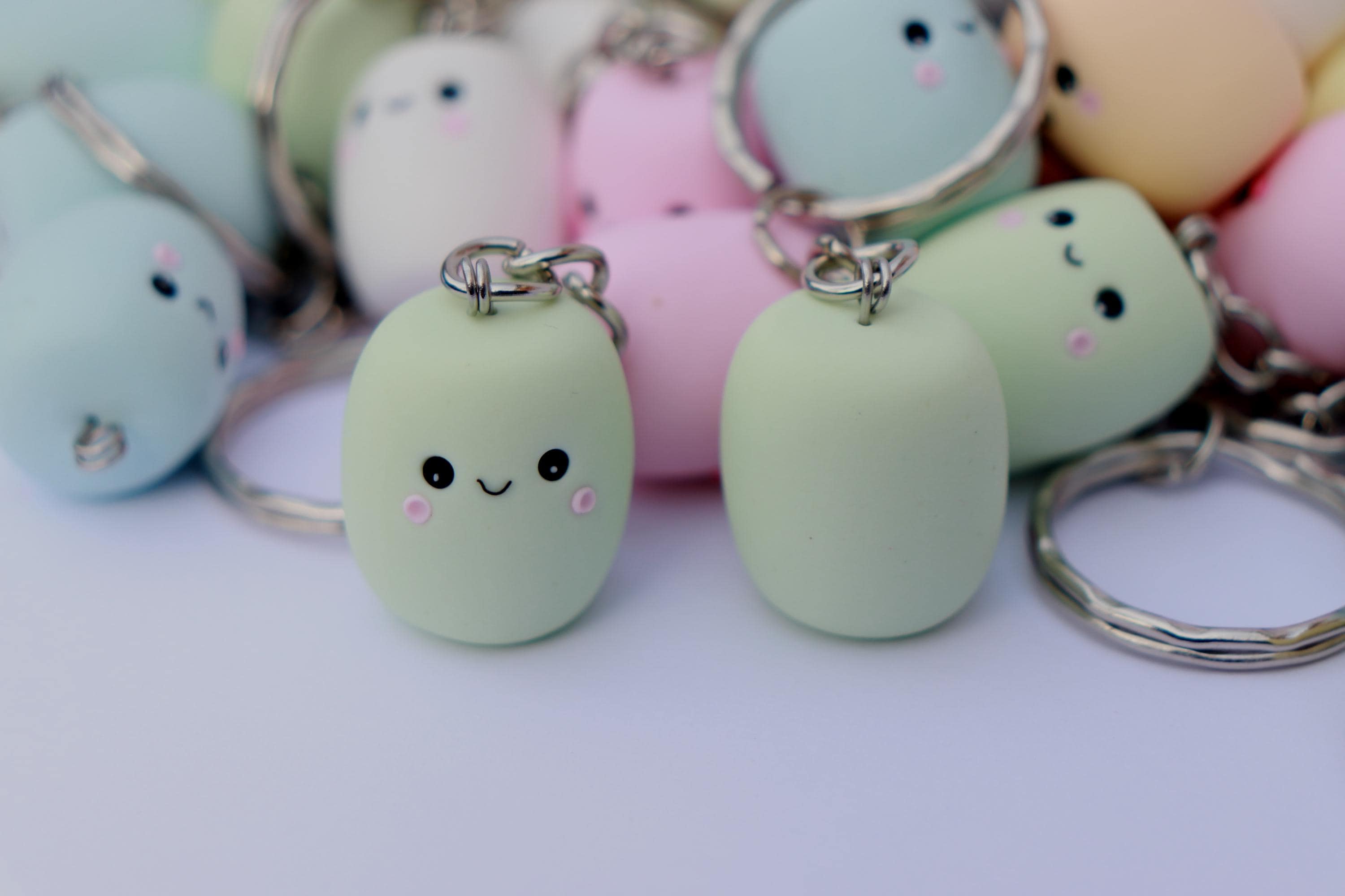 かわいいマシュマロキーホルダー：ポリマークレイバッグチャーム