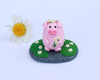 Mother's day, Polymer clay pig ornament, Animal lover, Gift for dad, gift for mum, Cake topper, Plant lover, Daisy chain, Best friend