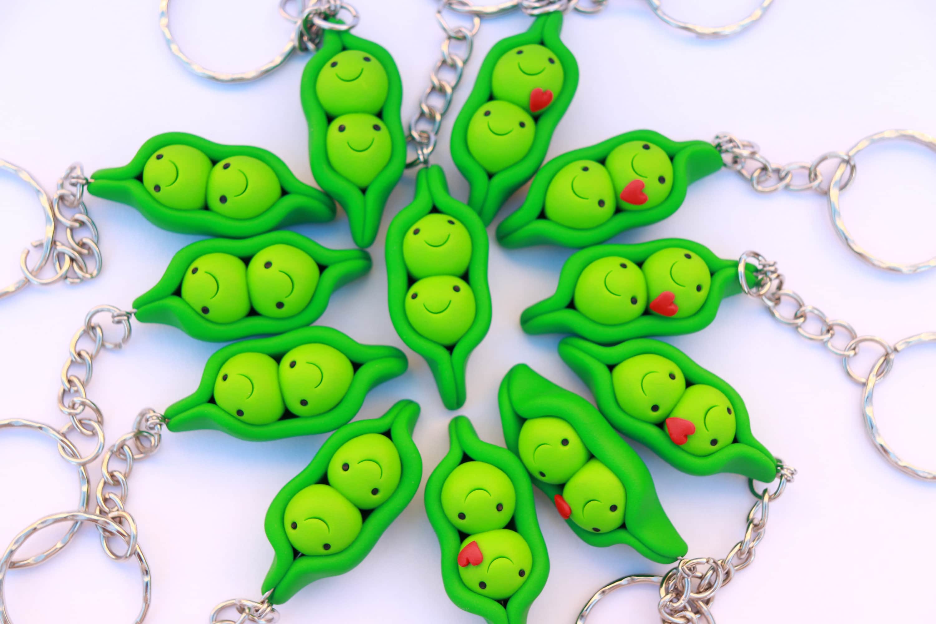 Two Peas in a Pod」キーホルダー1個、ポリマークレイ製カワイイバッグ