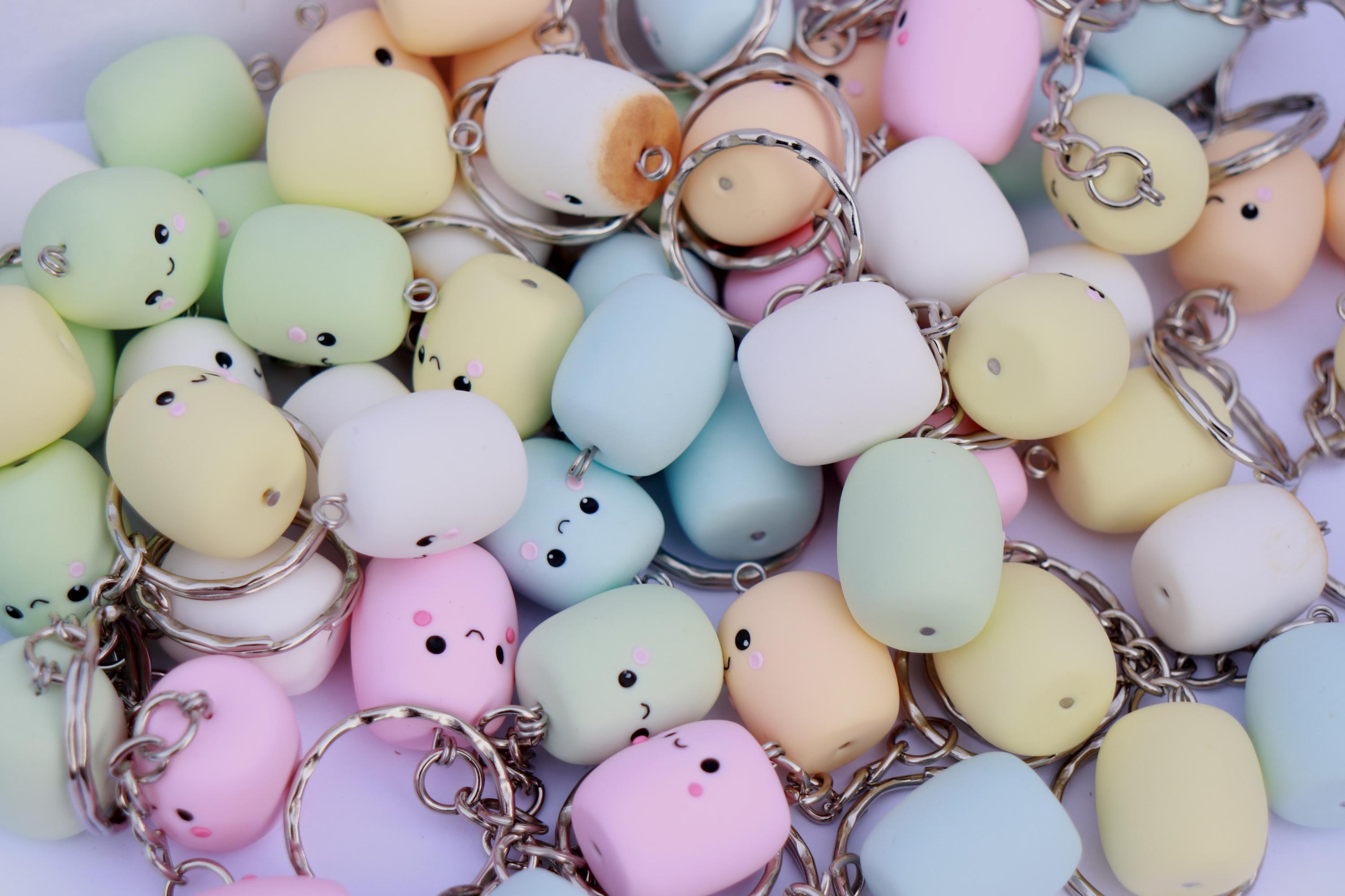 かわいいマシュマロキーホルダー：ポリマークレイバッグチャーム