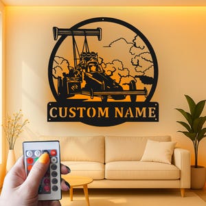 Arte de pared de metal con luz LED de coche de carreras de dragster personalizado, regalo personalizado, decoración para aficionados a las carreras para garaje o cueva del hombre.