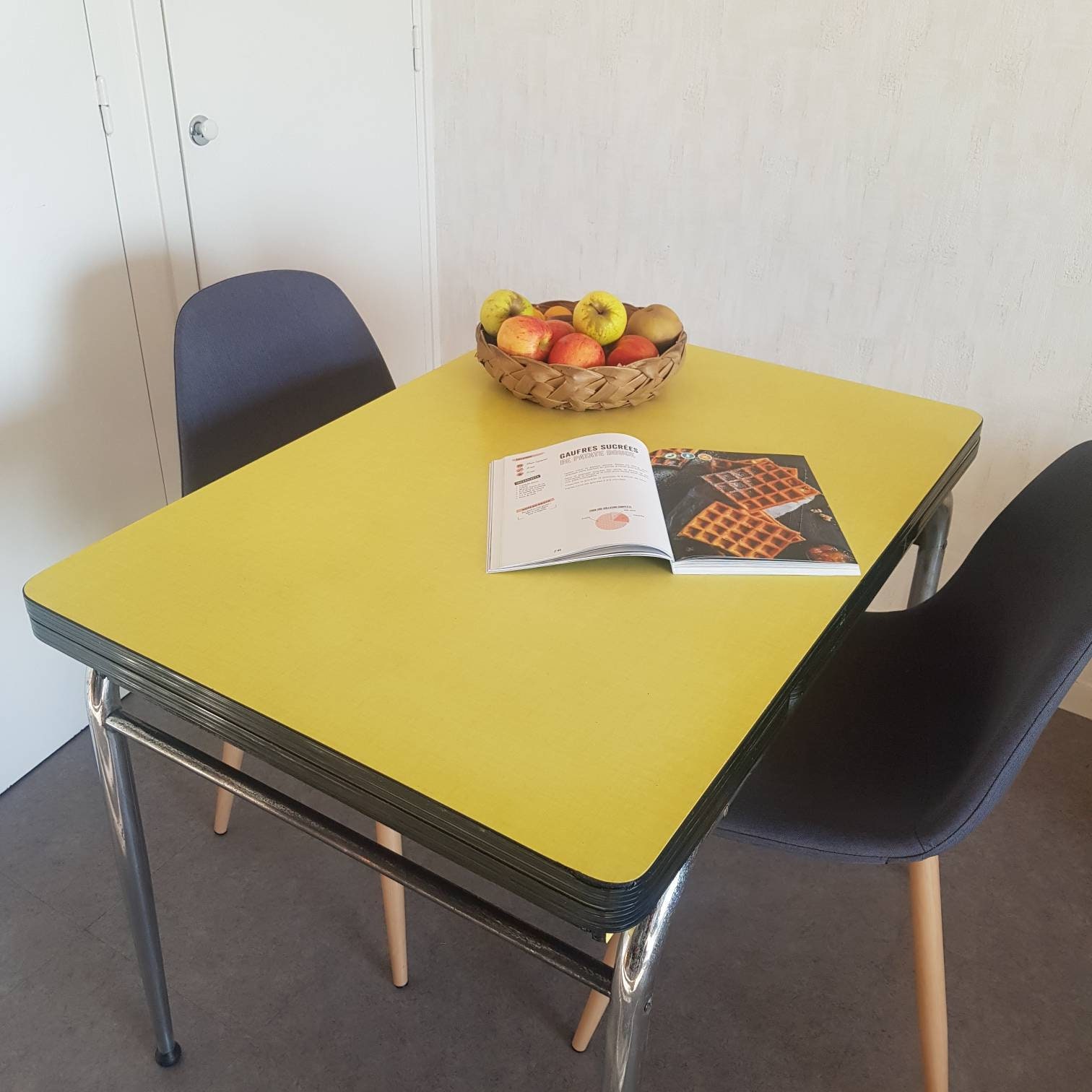 Table en Formica Jaune Vintage