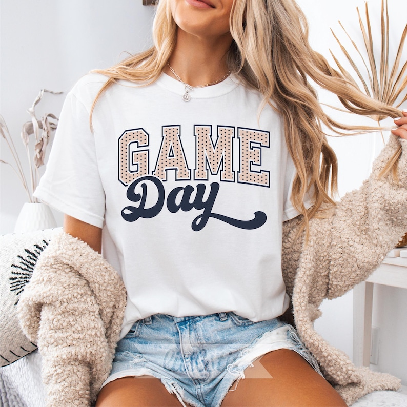Trendy Game Day T-shirt PNG-ontwerp | Retro Varsity Football Baseball DTF Transfer (digitale download) afbeelding 2