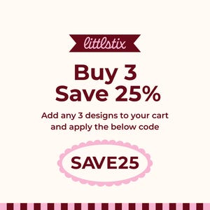Op de afbeelding: Een promotionele afbeelding met een cr&egrave;mekleurige achtergrond en de tekst littlestix in een donkerrode banner. Daaronder staat Buy 3 Save 25% en Add any 3 designs to your cart and apply the below code. Een roze geschulpte ovaal bevat de code SAVE25.