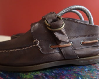 Sperry Topsiders Womens US Size 7.5 in brown featuring a unique rarely seen d-ring closure for a customized fit - one of a kind