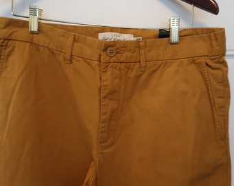 H & M Chinos - the perfect modern fit - not slim fit, definitley not skinny fit, and not baggy regular fit - 34x30 - a tailored silhouette.