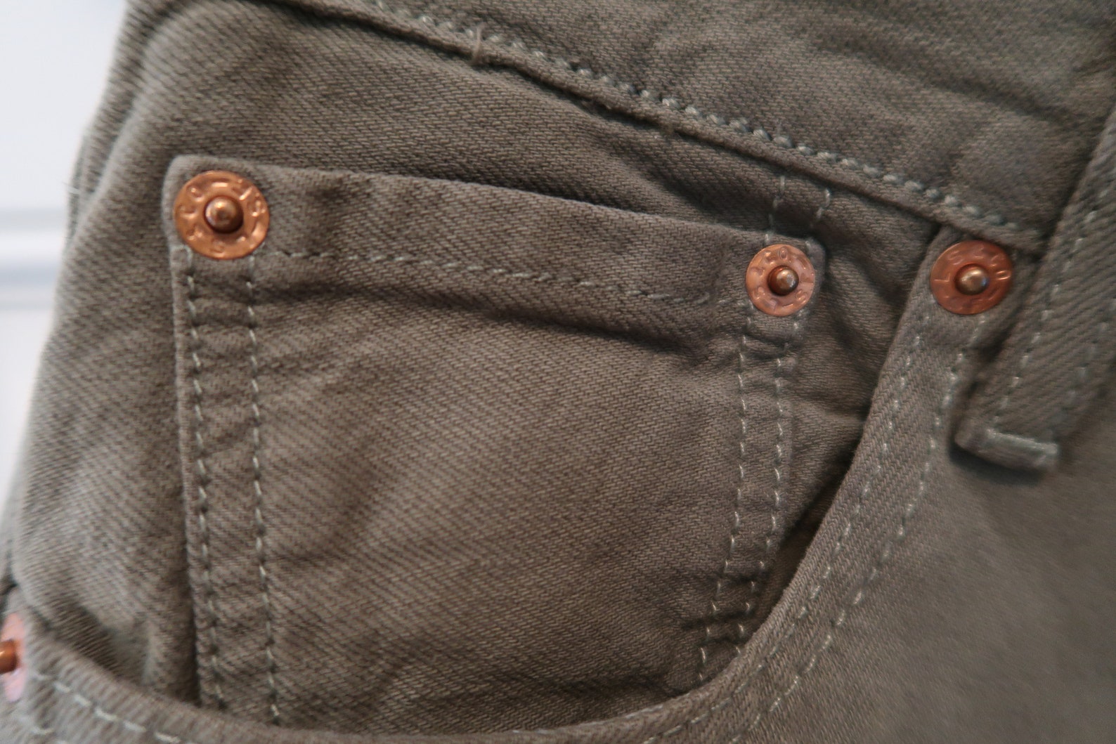 levi's 501 straight leg button fly