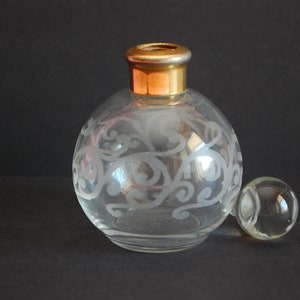 Perfume Bottle Vintage Glass, Glass Perfume Bottle decorated, Antique Glass Bottle Perfume.