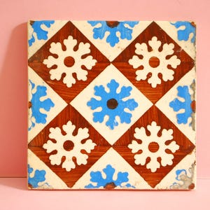 Echte Vintage portugiesische Fliese, Mitte des 19.Jahrhunderts, antikes traditionelles Azulejos-Blumenmuster-handbemalte Azulejo-Keramik