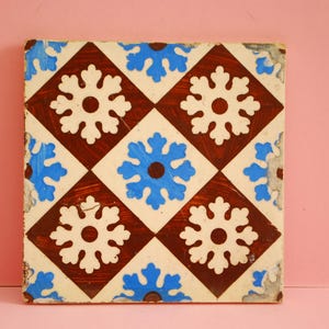 Echte Vintage portugiesische Fliese, Mitte des 19.Jahrhunderts, antikes traditionelles Azulejos-Blumenmuster-handbemalte Azulejo-Keramik