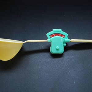 Vintage Retro Weight Scale | Plastic Kitchen Scale | Made in Portugal.