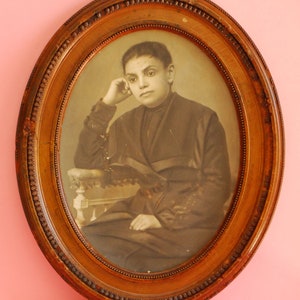 Antique wooden Picture Frame with Antique Photo | Vintage photo frame | Brown Ornate picture frame | Oval Picture Frame