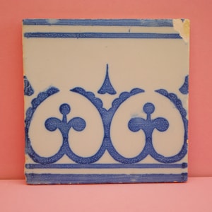 Late 19th Century Portuguese tile. Vintage hand painted traditional tile. Antique azulejo. Vintage tile.