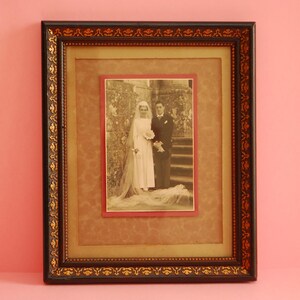 Vintage bruinachtige/roodachtige houten fotolijst | Antieke fotolijst met gouden details | Victoriaanse fotolijst | Zwartachtige vintage lijst