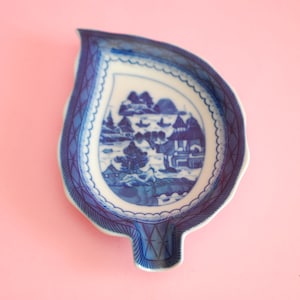 Vintage Mottahedeh Vista Alegre Portugal | Antique Leaf Dish Blue Canton Mottahedeh.