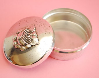 Joyero vintage plateado: joyero redondo con diseño floral