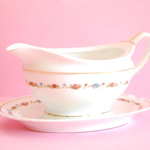 Antique gravy boat with flowers and gold decoration | Vintage Vista Alegre gravy boat | Serving and Kitchen retro.