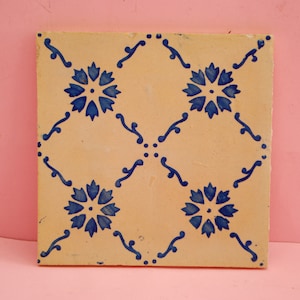 Early 20th century Portuguese tile. Vintage wall tile. Antique traditional Portuguese azulejo. Hand painted. Vintage Portuguese tile