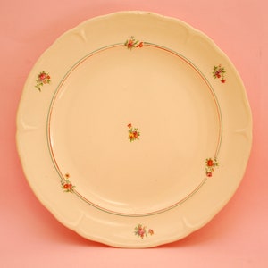 Vintage BEAUCE Le Moulin des Loups Hamage plate. Antique porcelain dish flower decoration. French country kitchen le moulin des loups hamage