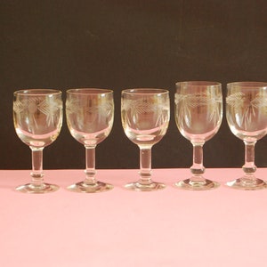 Vintage set of 3+2 etched liquor glasses | Antique etched liquor glasses