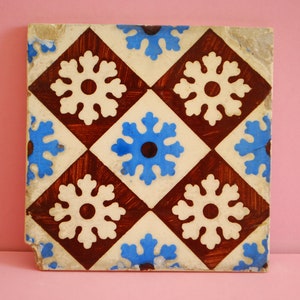 Echte Vintage portugiesische Fliesen, Mitte des 19. Jahrhunderts, antike traditionelle Azulejos Blumenmuster von Hand bemalt Azulejo Keramik