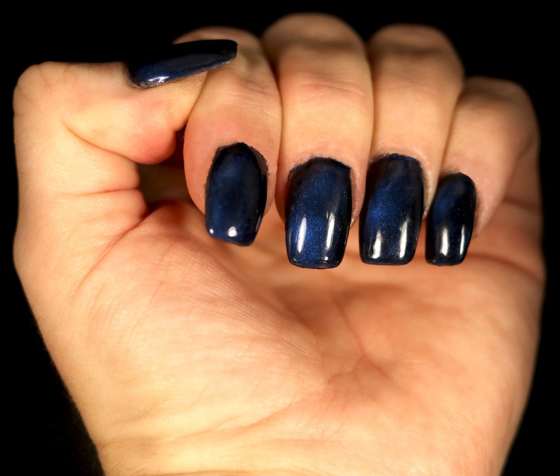 Dr...Who 10 Free Dark Blue Magnetic Cats Eye Nail Lacquer image 3
