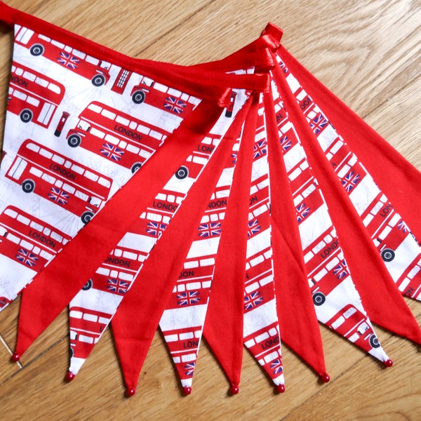 Guirlande en tissu rouge bus londonien rouge | Recto-verso | 12 drapeaux | 3 mètres