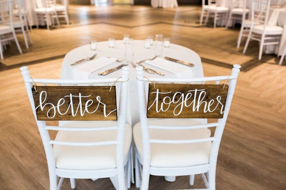 Better Together chaises Signes (fr) Mieux ensemble signes, mariage rustique, signes de table de tête, chaises suspendues signes, signes de bois Better Together chaises Signes (fr) Mieux ensemble signes, mariage rustique, signes de table de tête, chaises suspendues signes, signes de bois