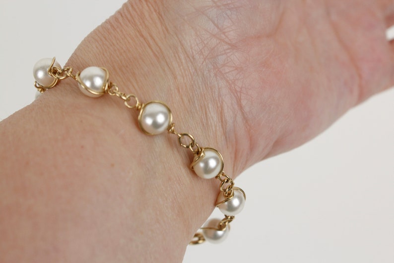 Vintage Gold Tone Sarah Coventry Pearl Swirl Bracelet Wire Wrapped Caged Faux Pearls image 4