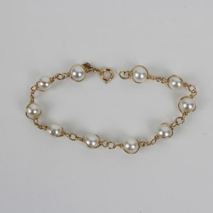 Vintage Gold Tone Sarah Coventry Pearl Swirl Bracelet Wire Wrapped Caged Faux Pearls image 3