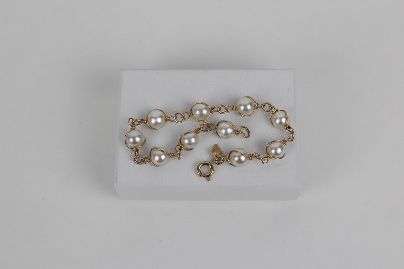 Vintage Gold Tone Sarah Coventry Pearl Swirl Bracelet Wire Wrapped Caged Faux Pearls image 8