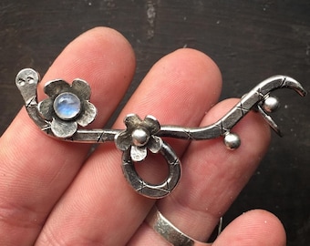 Incantatore di serpenti con fiori L Ear Climber